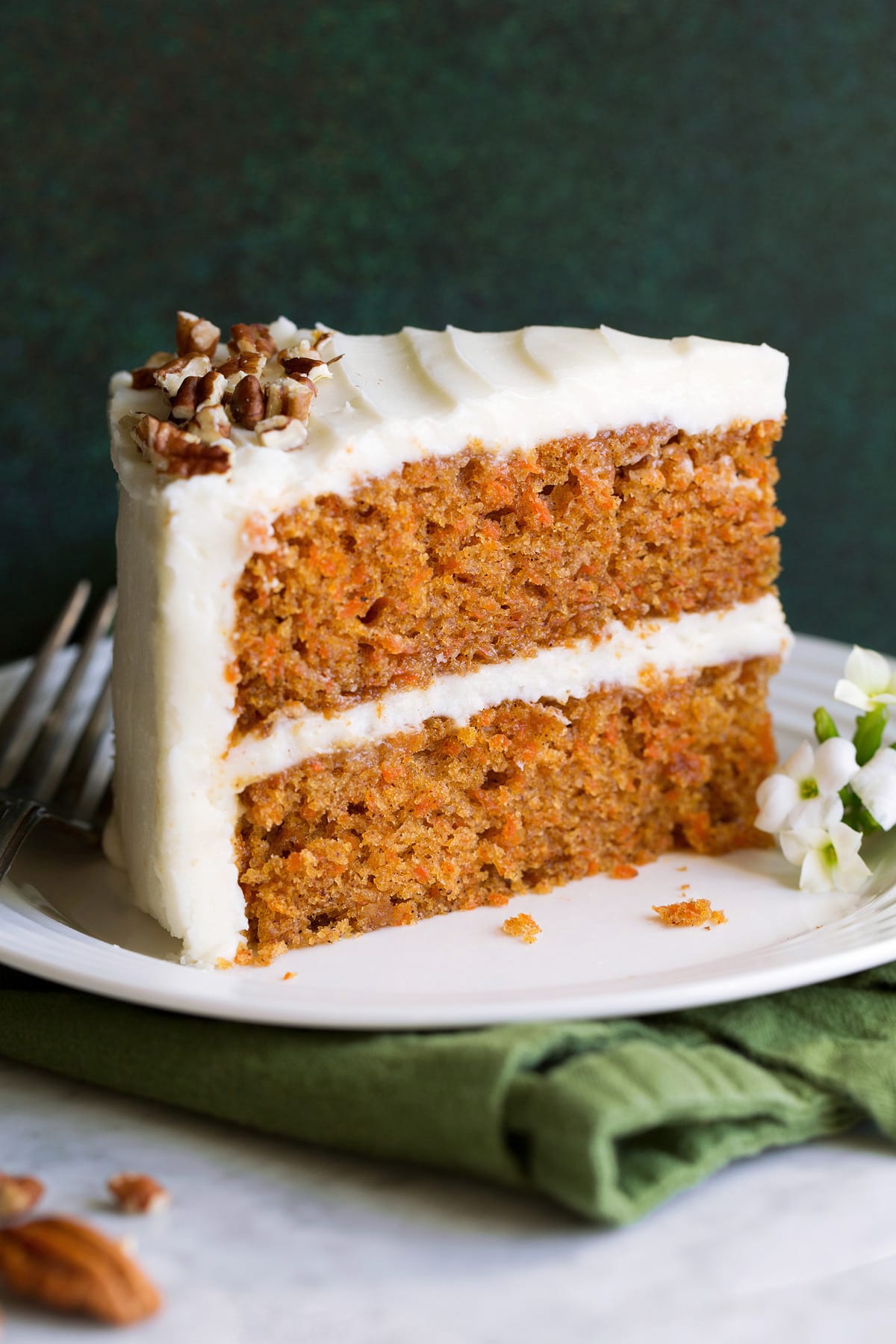 Mastering Perfect Carrot Cake: Moist Crumb & Decadent Frosting